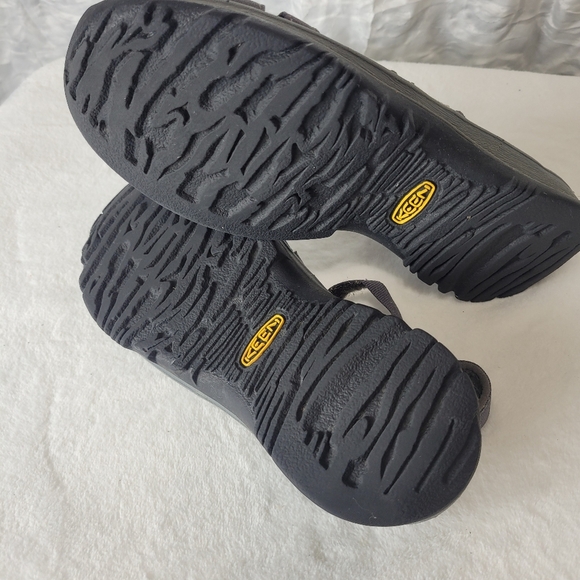 Keen sandals, size 9 - Picture 7 of 9